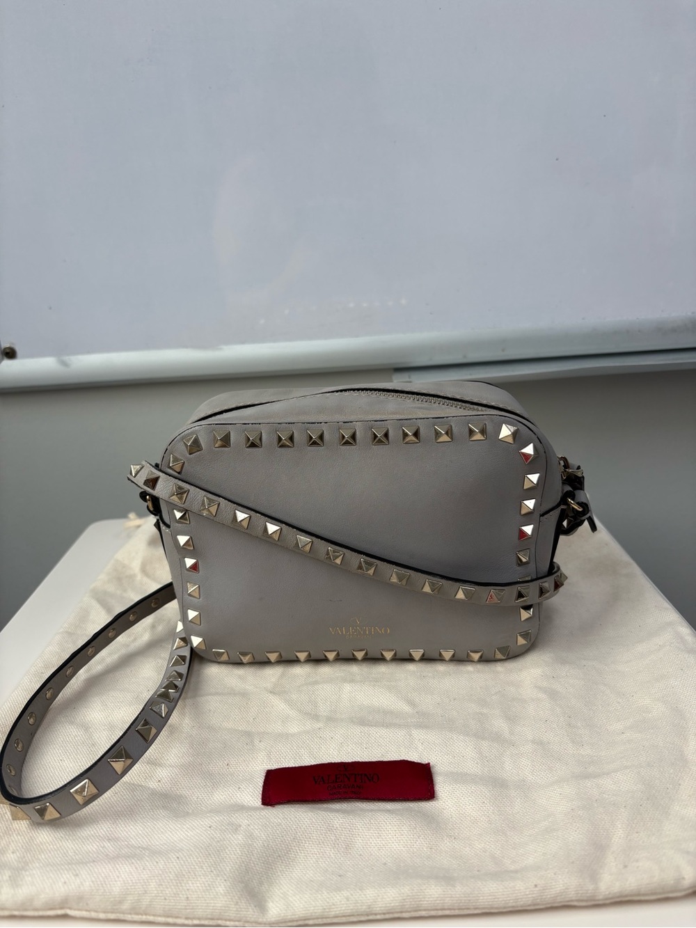 Valentino Garavani Rockstud Crossbody Bag in Light Gray